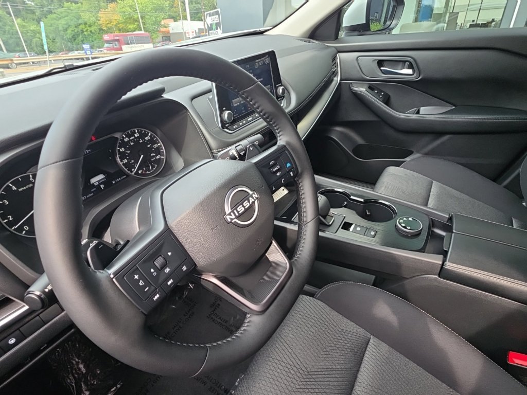 Certified 2026 Nissan Rogue SV AWD/4WD image 17
