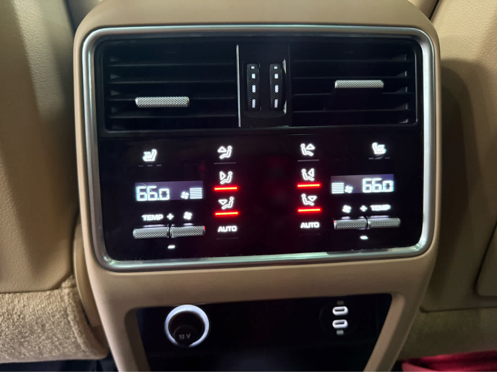 Used 2023 Porsche Cayenne Platinum Edition AWD/4WD image 33