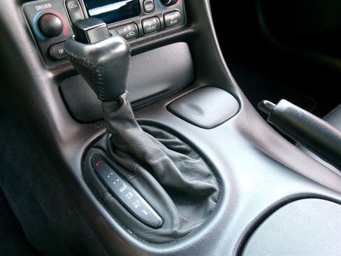 Used 1999 Chevrolet Corvette Coupe w/ Roof Pkg RWD image 15