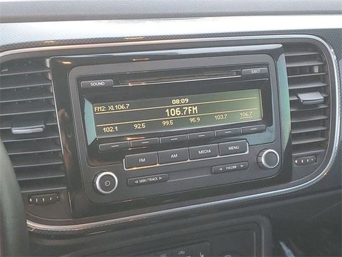 Used 2013 Volkswagen Beetle 2.0T image 19