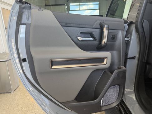 Used 2025 GMC Hummer EV 2X AWD/4WD image 41
