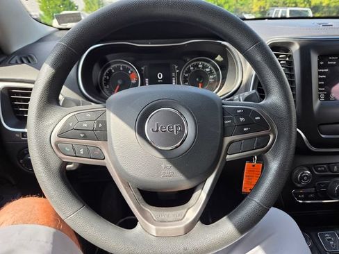 Used 2020 Jeep Cherokee Latitude w/ Advanced Safety Group AWD/4WD image 3