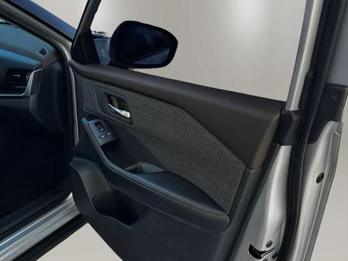 Used 2022 Nissan Rogue SV FWD image 26