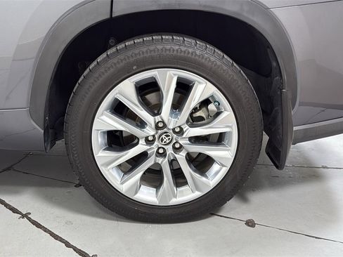 Used 2023 Toyota Highlander Limited image 24
