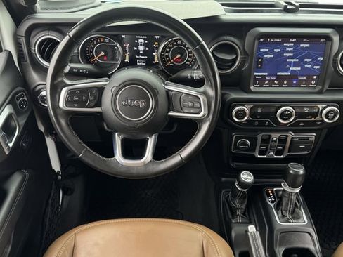Used 2020 Jeep Gladiator Overland image 10