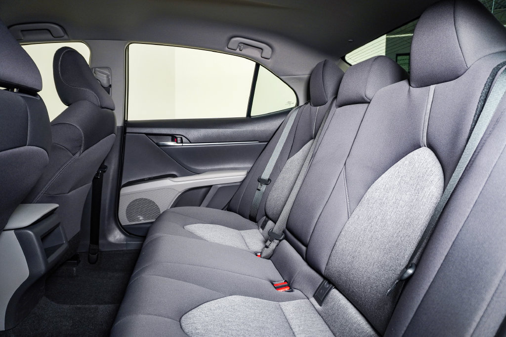 Used 2021 Toyota Camry LE FWD image 16