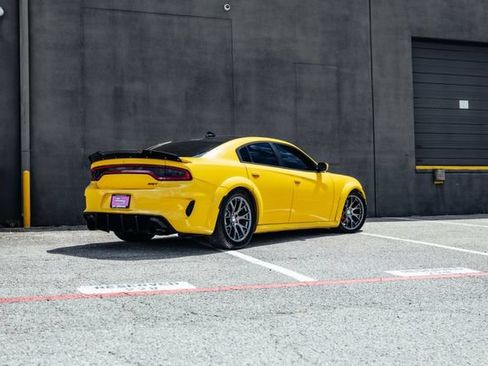 Used 2018 Dodge Charger SRT w/ Technology Group RWD image 21
