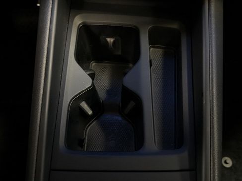 Certified 2025 Volkswagen Tiguan SE FWD image 36
