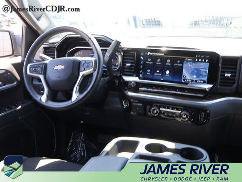Used 2025 Chevrolet Silverado 1500 LT AWD/4WD image 13