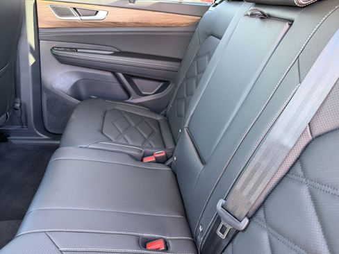 New 2026 Volkswagen Atlas SE image 15