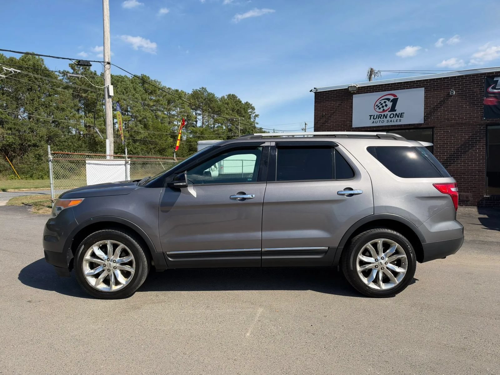 Used 2013 Ford Explorer XLT AWD/4WD image 2