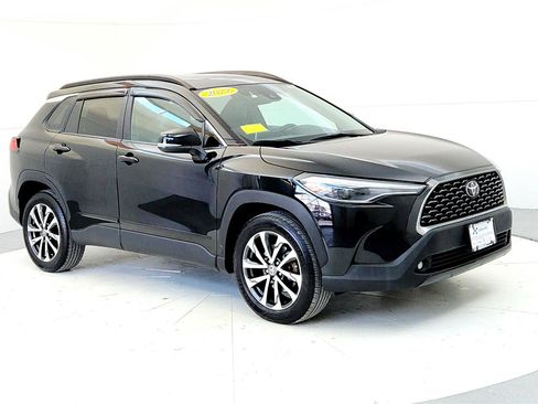 Used 2022 Toyota Corolla Cross XLE image 7