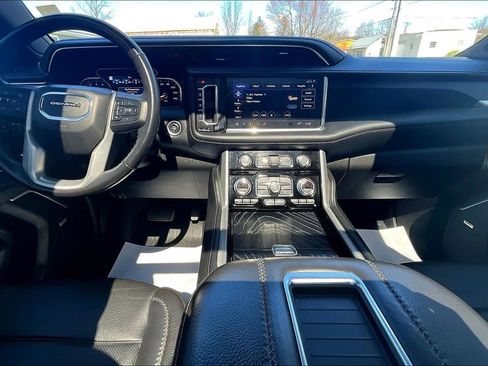 Used 2021 GMC Yukon Denali w/ Denali Premium Package AWD/4WD image 14