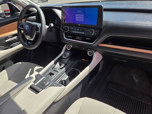 Used 2024 Toyota Grand Highlander AWD Hybrid image 11