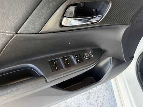 Used 2017 Honda Accord Sport image 5