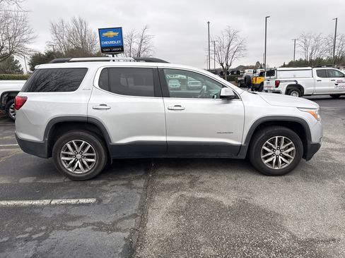 Used 2018 GMC Acadia SLE image 11
