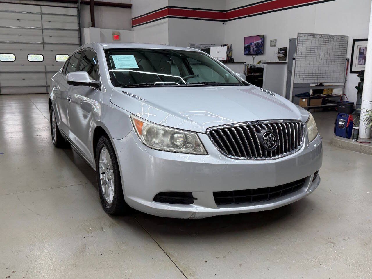 Used 2013 Buick LaCrosse FWD image 1