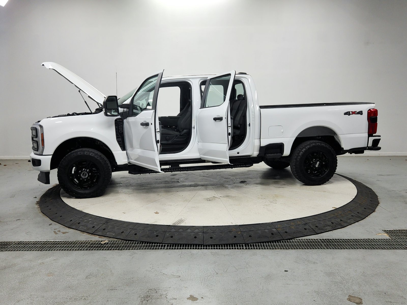 Used 2023 Ford F250 XL w/ STX Appearance Package AWD/4WD image 13