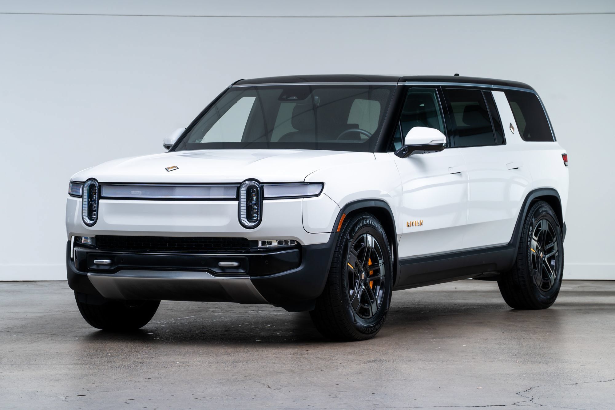 Used 2024 Rivian R1S Adventure Quad AWD/4WD image 3