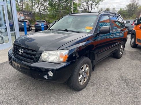 Used 2005 Toyota Highlander 4WD V6 w/ 3rd Row image 2