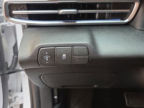 Used 2025 Hyundai Elantra SEL FWD image 21