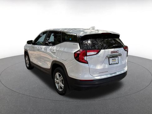 Used 2024 GMC Terrain SLE FWD image 16