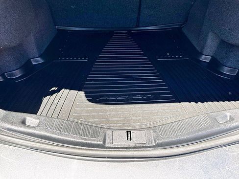 Used 2020 Ford Fusion SE FWD image 12