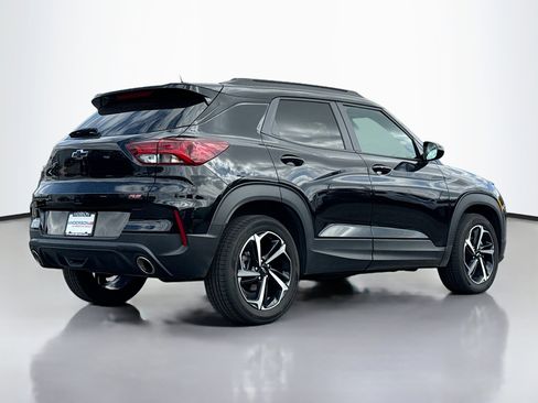 Used 2023 Chevrolet TrailBlazer RS w/ Convenience Package FWD image 2