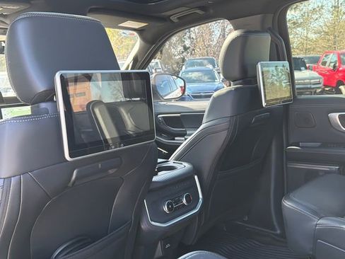 Used 2025 Ford Expedition Max Platinum w/ Stealth Performance Package image 23