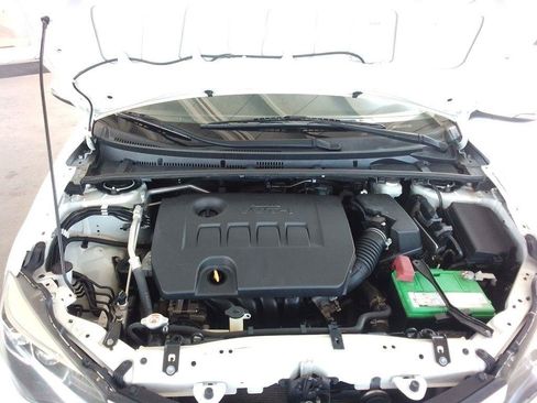 Used 2018 Toyota Corolla SE FWD image 23