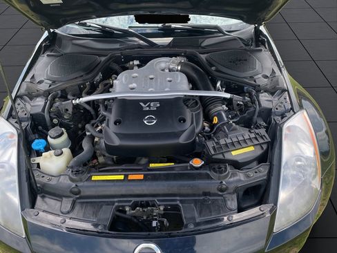 Used 2005 Nissan 350Z Touring RWD image 32