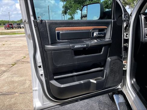 Used 2014 RAM 1500 Laramie w/ Convenience Group AWD/4WD image 17