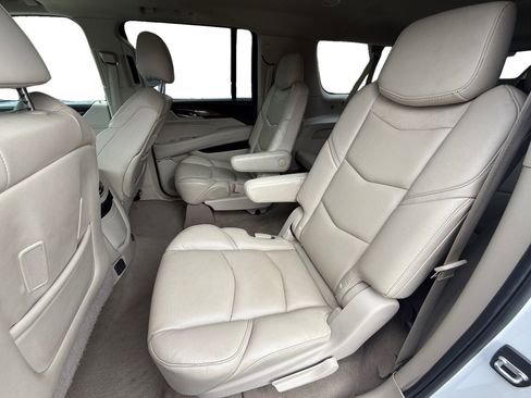 Used 2019 Cadillac Escalade ESV Premium Luxury AWD/4WD image 16