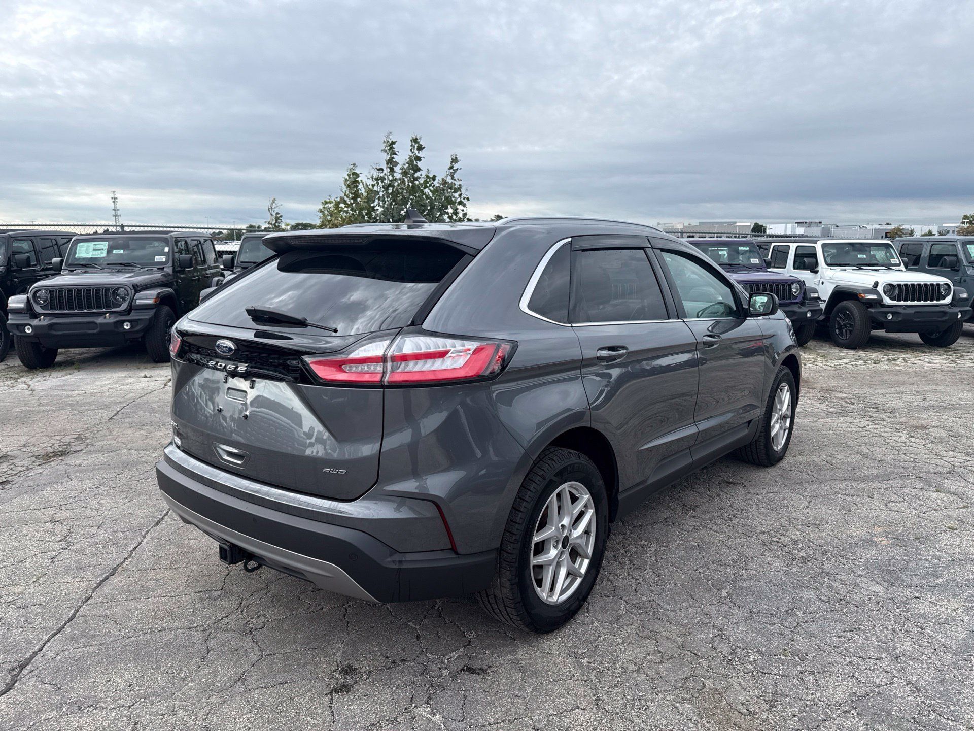 Used 2024 Ford Edge SEL w/ Convenience Package AWD/4WD image 6