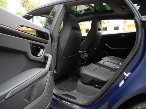 Used 2025 Lamborghini Urus SE image 21