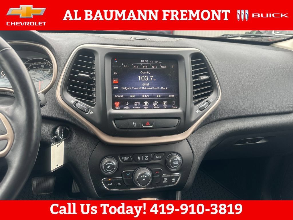 Used 2017 Jeep Cherokee Latitude w/ Safety/Convenience Group AWD/4WD image 18