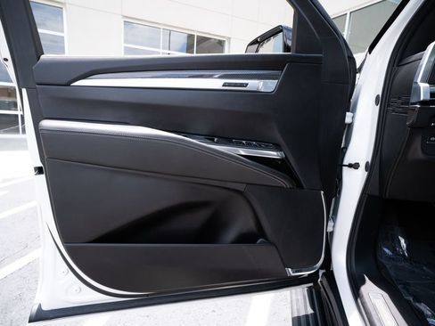 Used 2025 Cadillac Escalade V AWD/4WD image 22