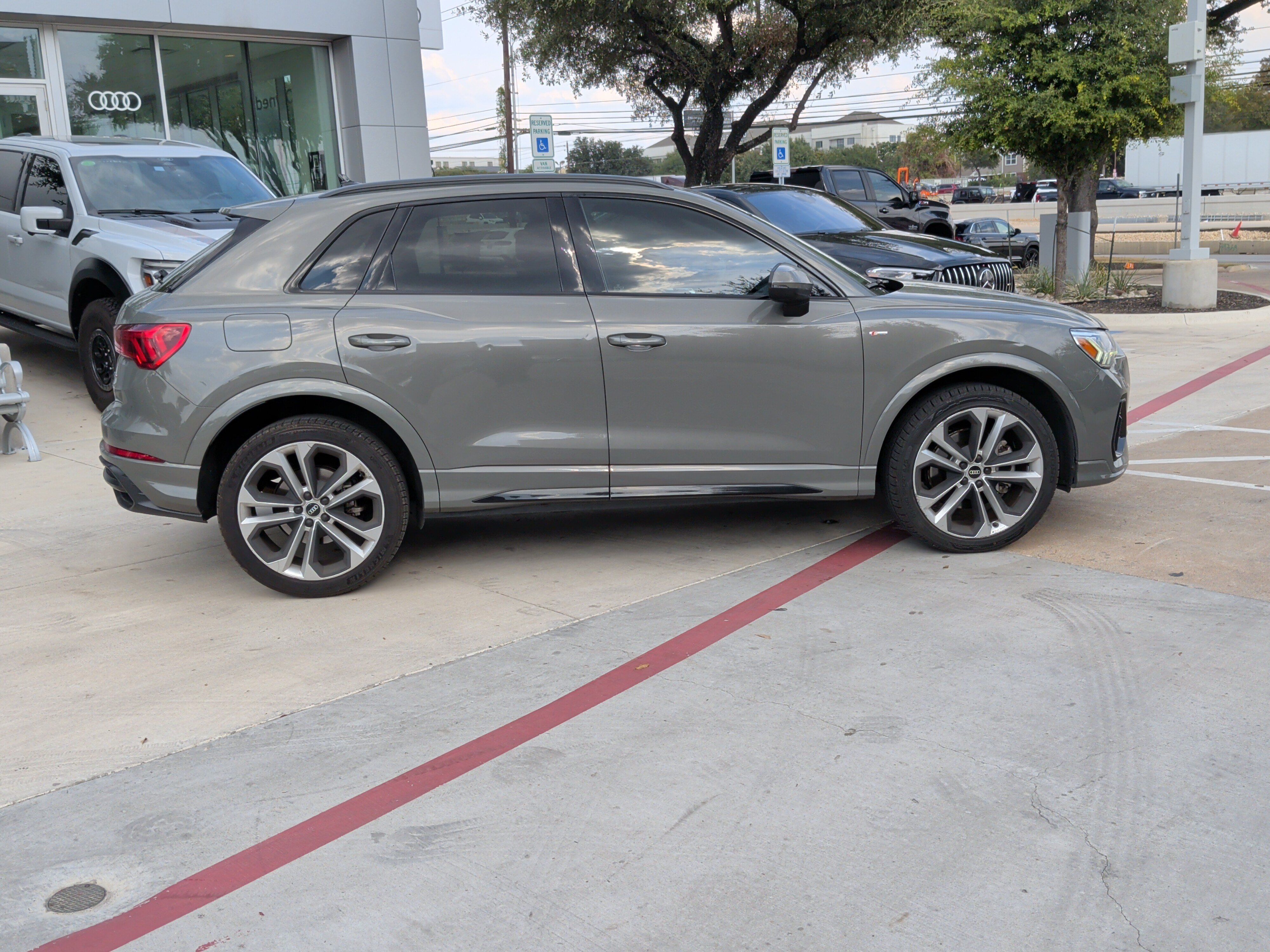 Used 2022 Audi Q3 2.0T Premium Plus AWD/4WD image 11