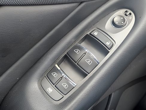 Used 2016 INFINITI Q50 Premium RWD image 11
