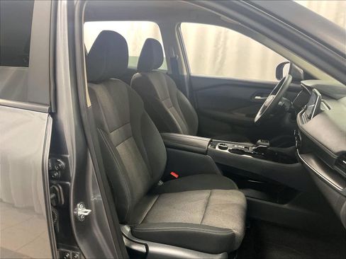 Used 2025 Nissan Rogue SV image 11