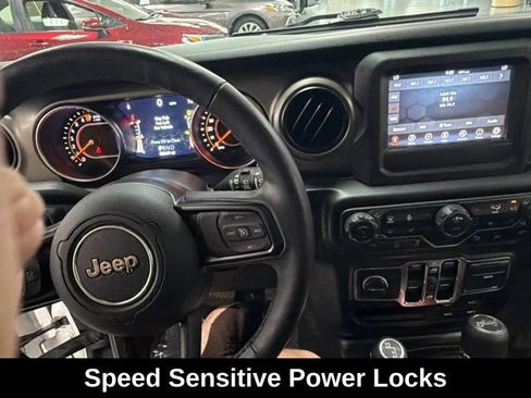 Used 2018 Jeep Wrangler Unlimited Sport S AWD/4WD image 17