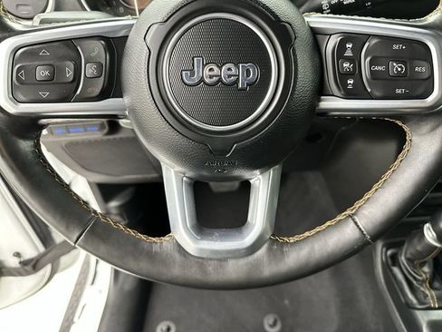 Used 2022 Jeep Wrangler Unlimited Sahara AWD/4WD image 14