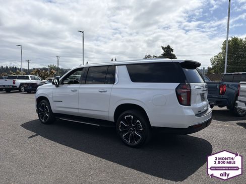 Used 2024 Chevrolet Suburban Premier AWD/4WD image 3