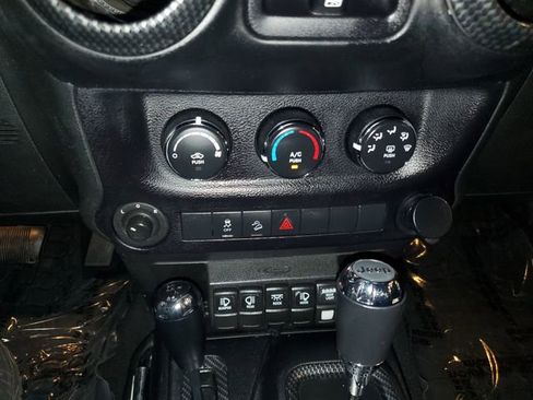 Used 2015 Jeep Wrangler Unlimited Sport w/ Quick Order Package 24S AWD/4WD image 20