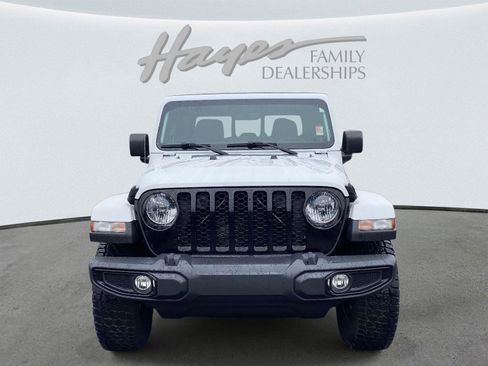 Certified 2021 Jeep Gladiator Willys image 37