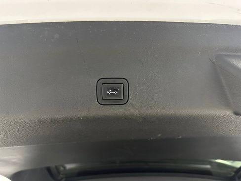 Used 2023 Chevrolet Suburban RST w/ Sport Performance Package image 27