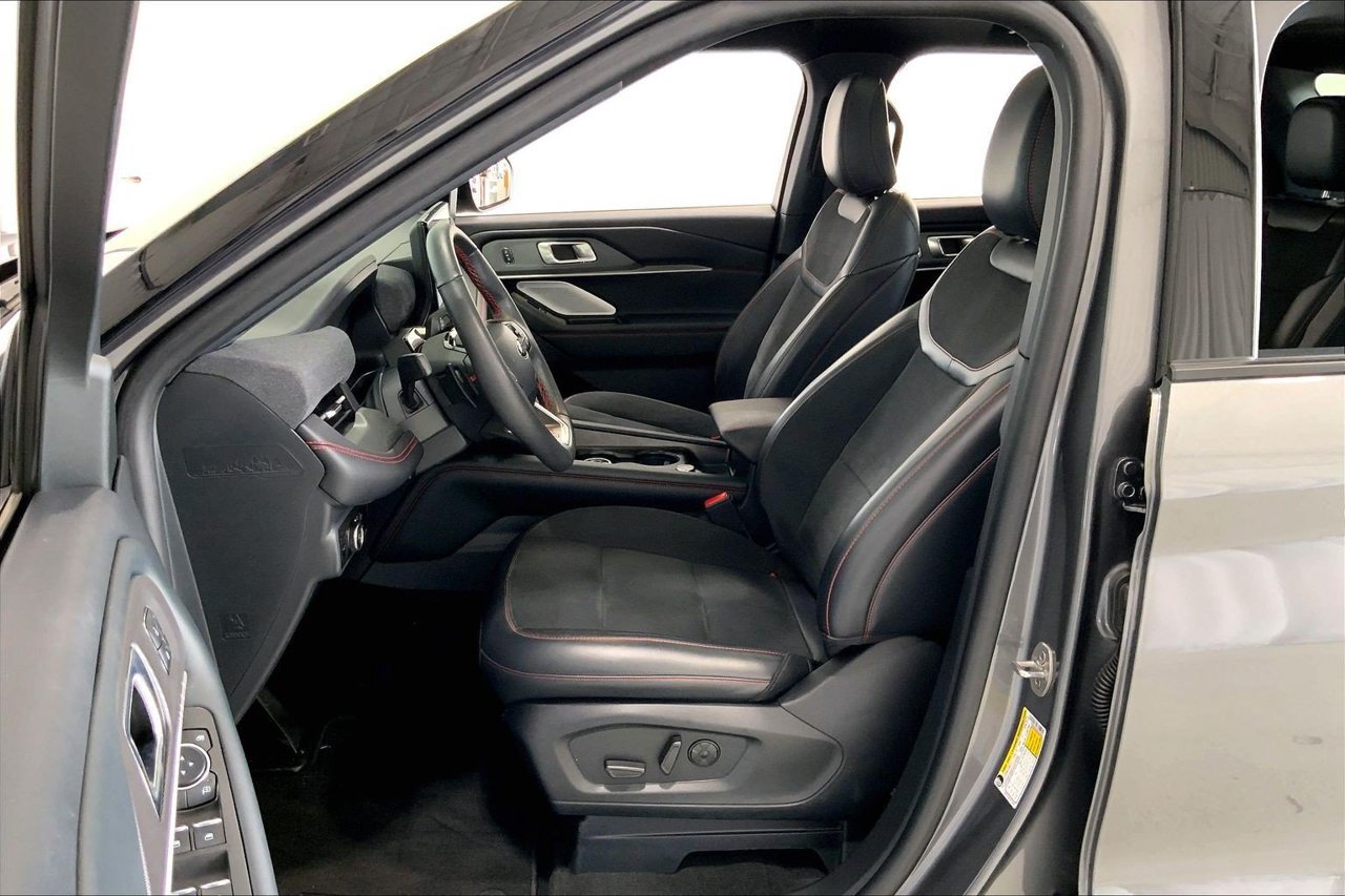 Used 2025 Ford Explorer ST w/ Sun And Sound Package AWD/4WD image 17
