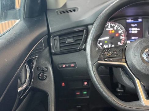 Used 2018 Nissan Rogue S FWD image 16