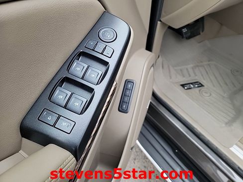 Used 2020 GMC Yukon XL SLT w/ Premium Edition image 12