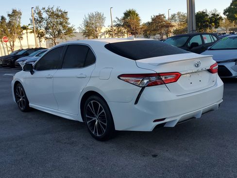Used 2020 Toyota Camry SE image 6